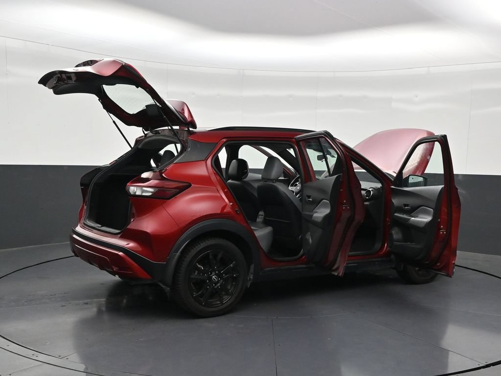 Used 2023 Nissan Kicks SR w/ SR Premium Package FWD image 31