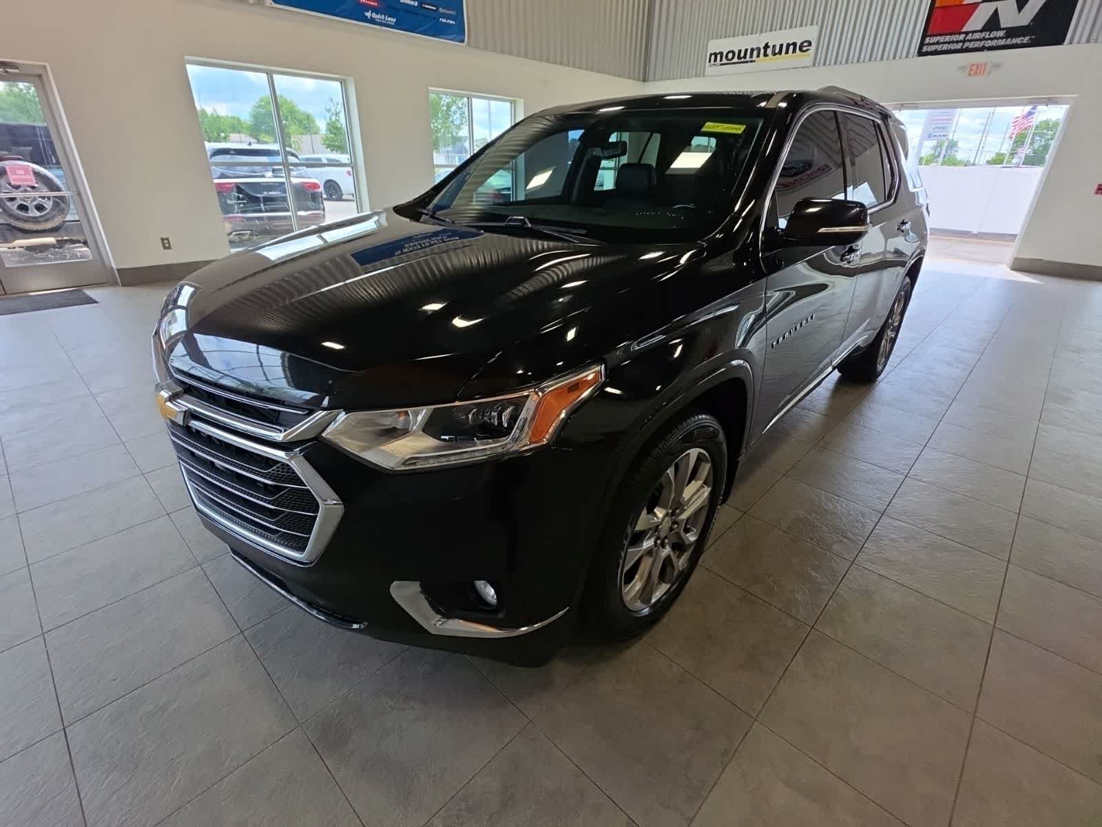 Used 2019 Chevrolet Traverse Premier w/ LPO, Cargo Package AWD/4WD image 1