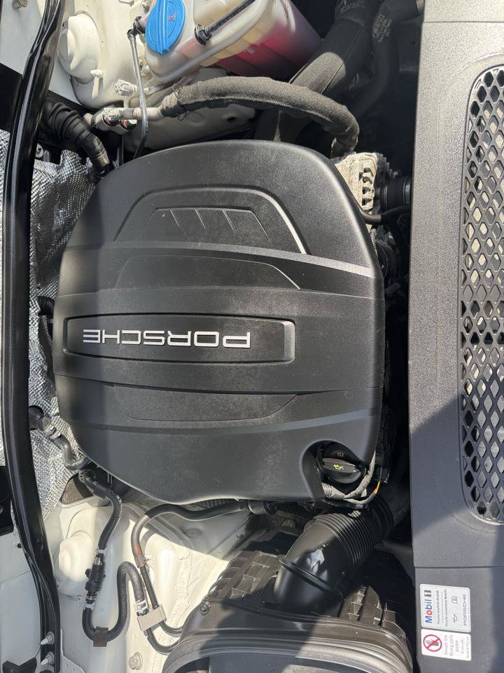 Used 2018 Porsche Macan Sport Edition AWD/4WD image 20