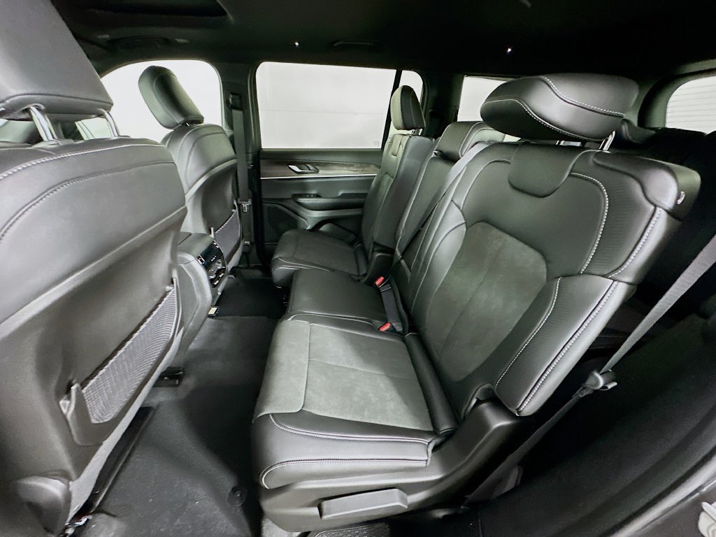 New 2026 Jeep Grand Cherokee L 4WD image 32