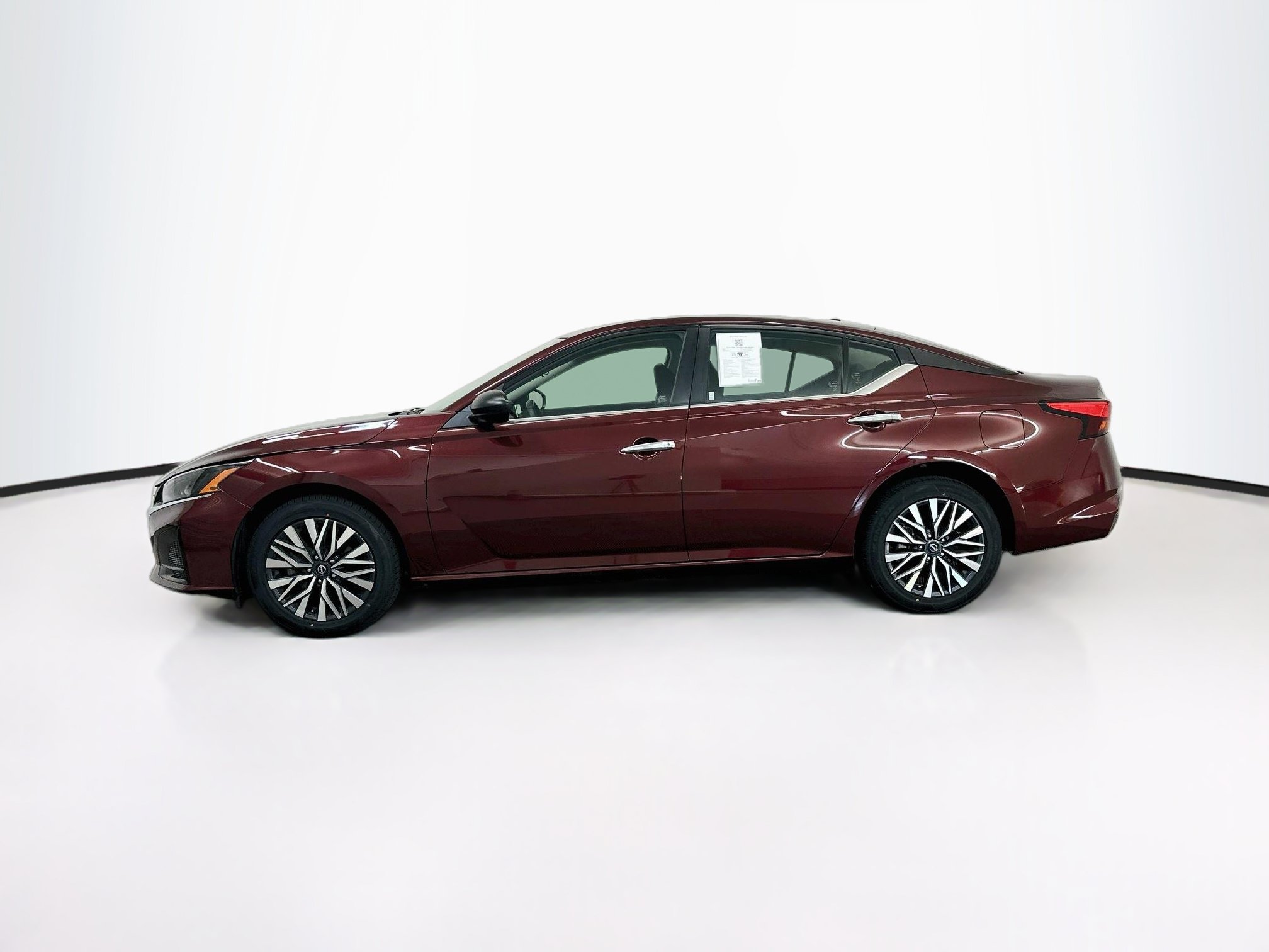 Used 2025 Nissan Altima 2.5 SV AWD/4WD image 4