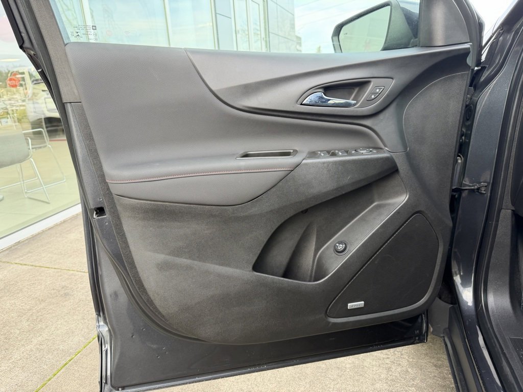 Used 2022 Chevrolet Equinox RS w/ RS Leather Package image 11