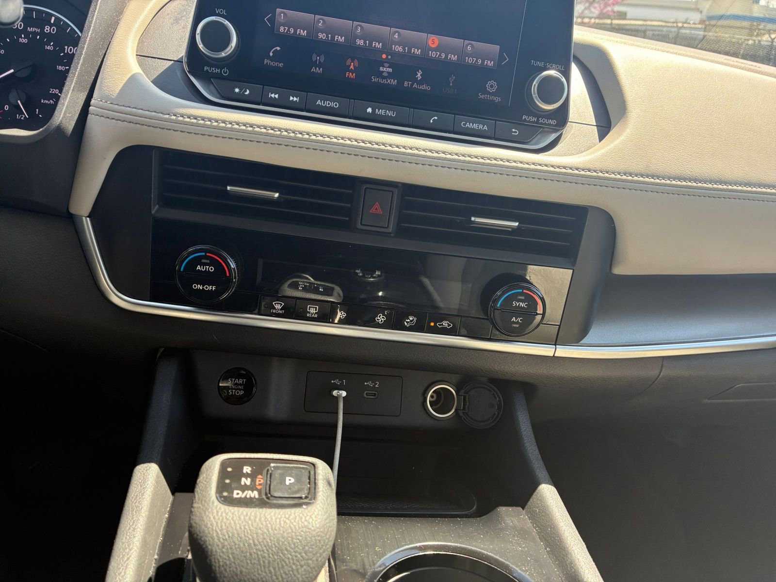Used 2025 Nissan Rogue SV image 17