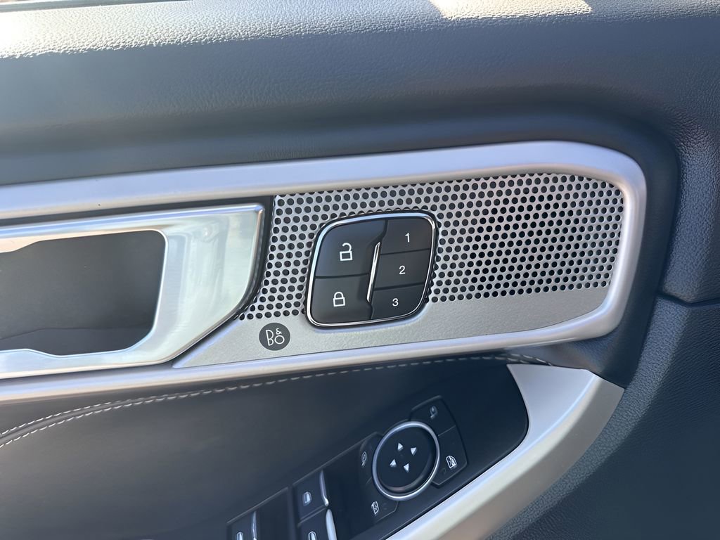 Used 2021 Ford Explorer Limited w/ Hybrid Equipment Group 310A image 11