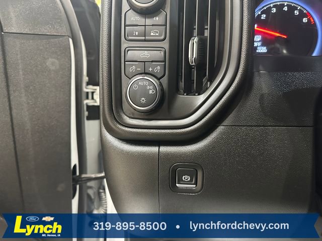Used 2022 Chevrolet Silverado 1500 Custom AWD/4WD image 14