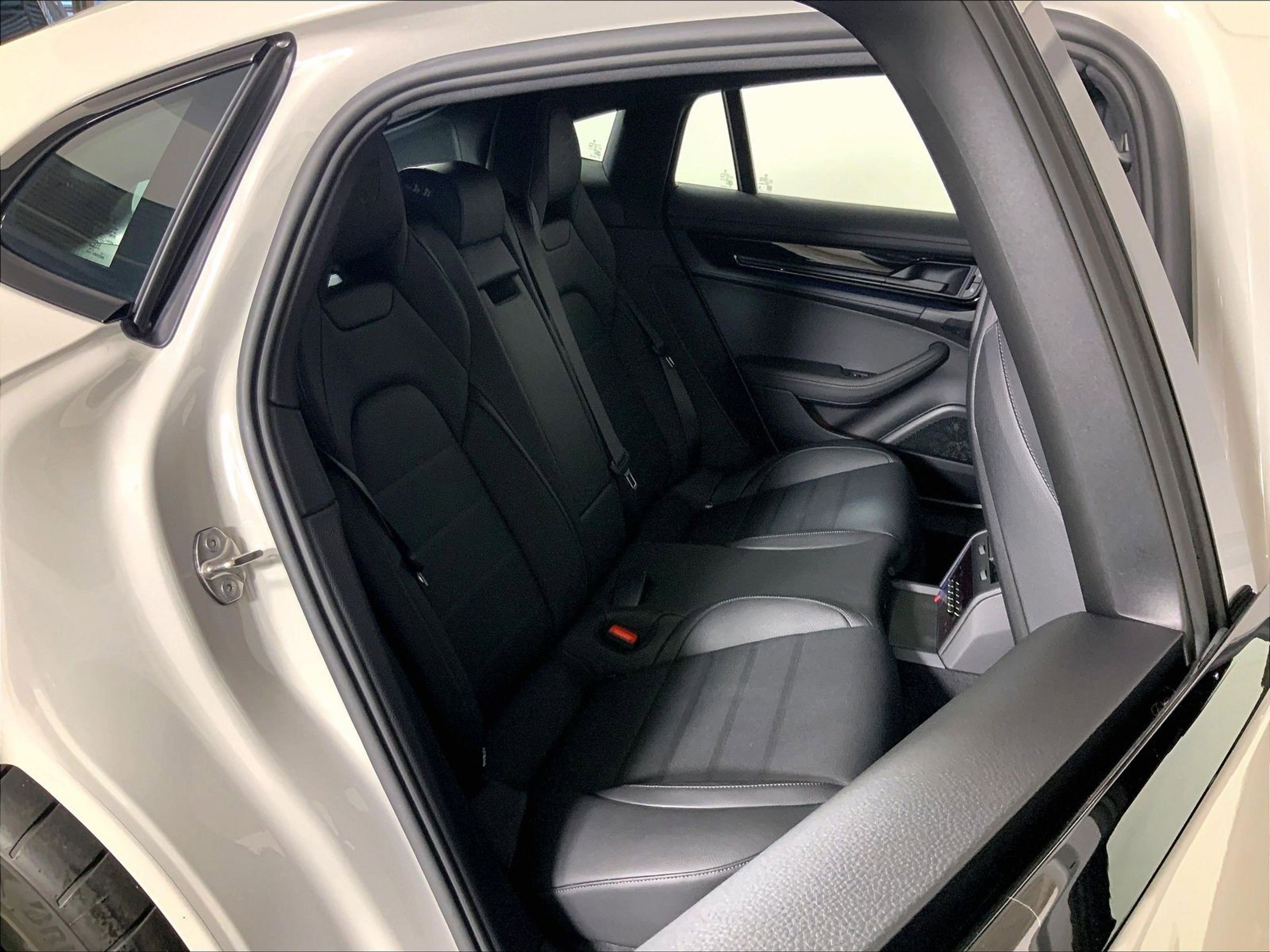 New 2026 Porsche Panamera RWD image 17
