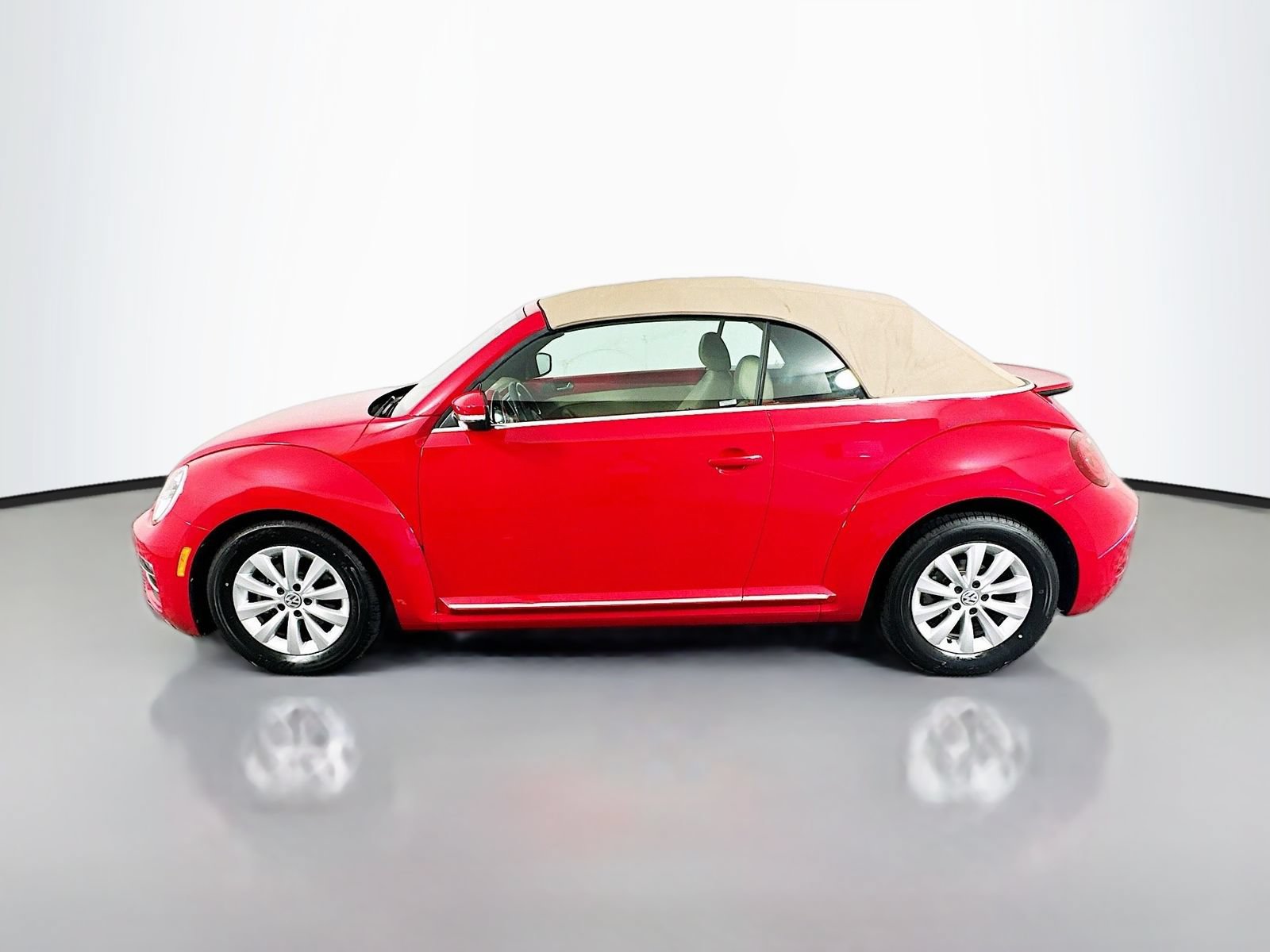Used 2019 Volkswagen Beetle 2.0T S FWD image 4