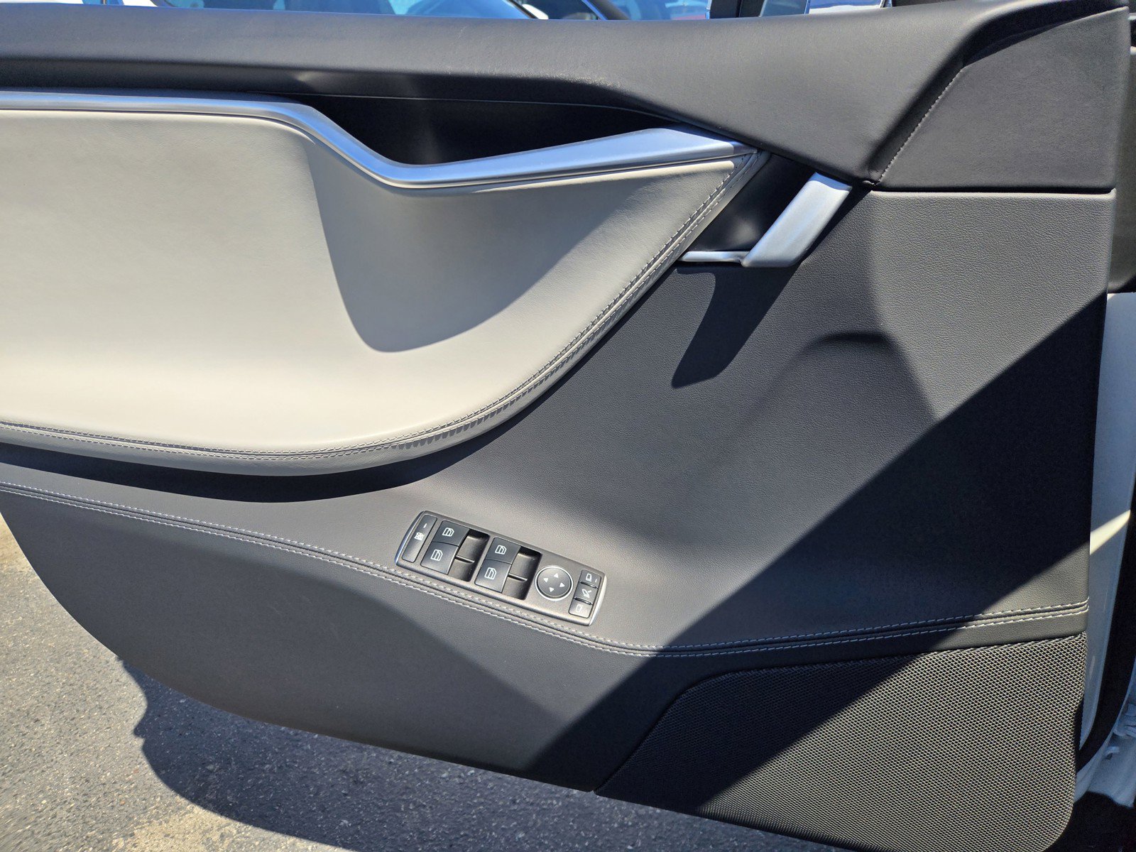 Used 2015 Tesla Model S AWD image 25