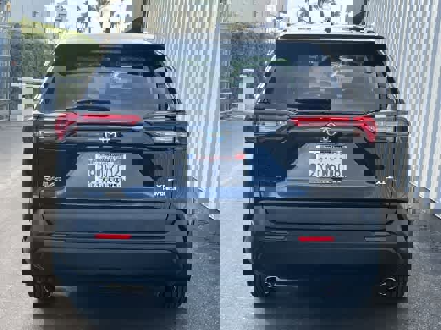 Used 2021 Toyota RAV4 XLE w/ Convenience Package image 5