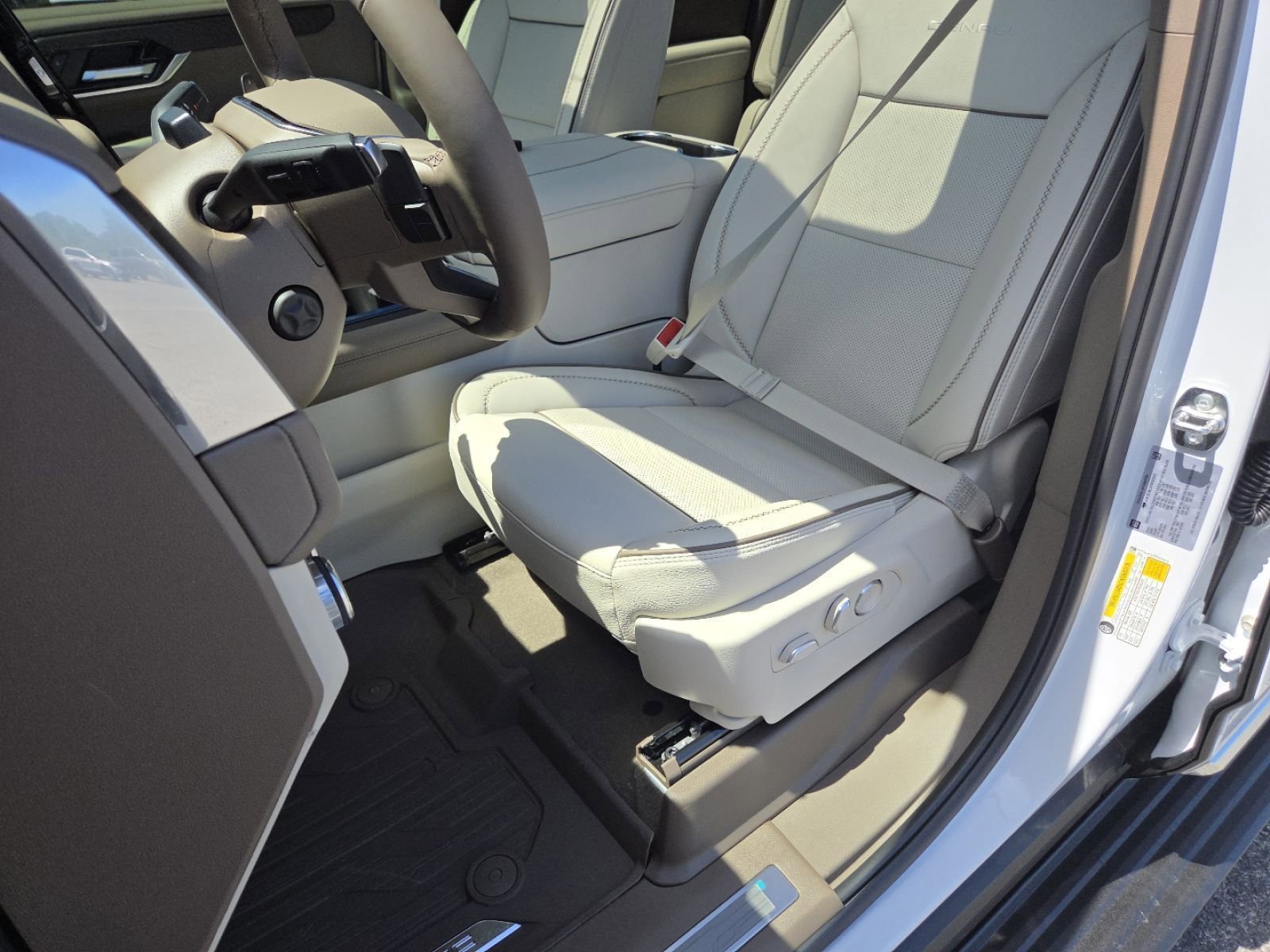 New 2026 GMC Yukon XL Denali w/ Denali Reserve Package AWD/4WD image 33