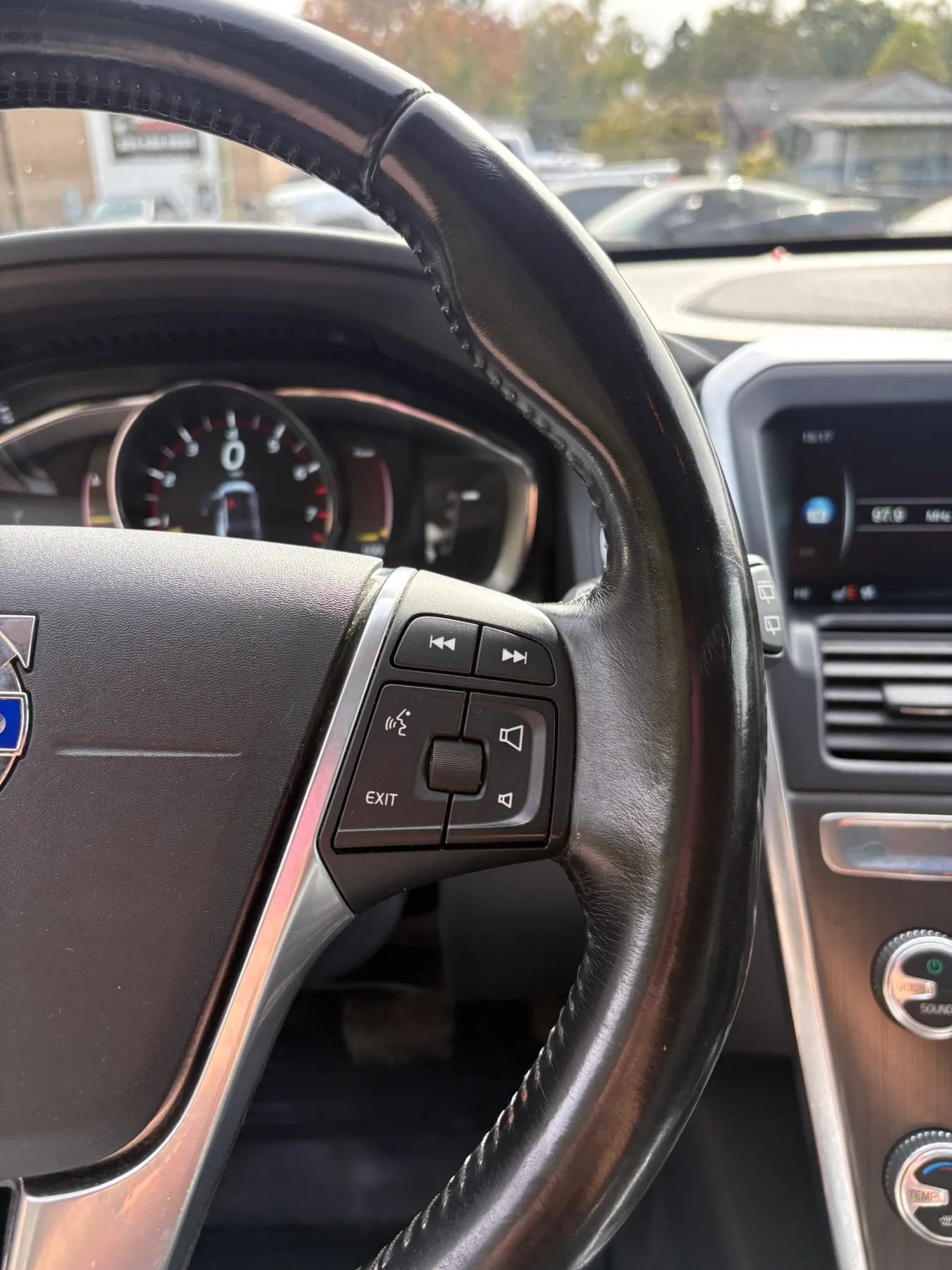 Used 2016 Volvo XC60 T6 Platinum AWD/4WD image 17