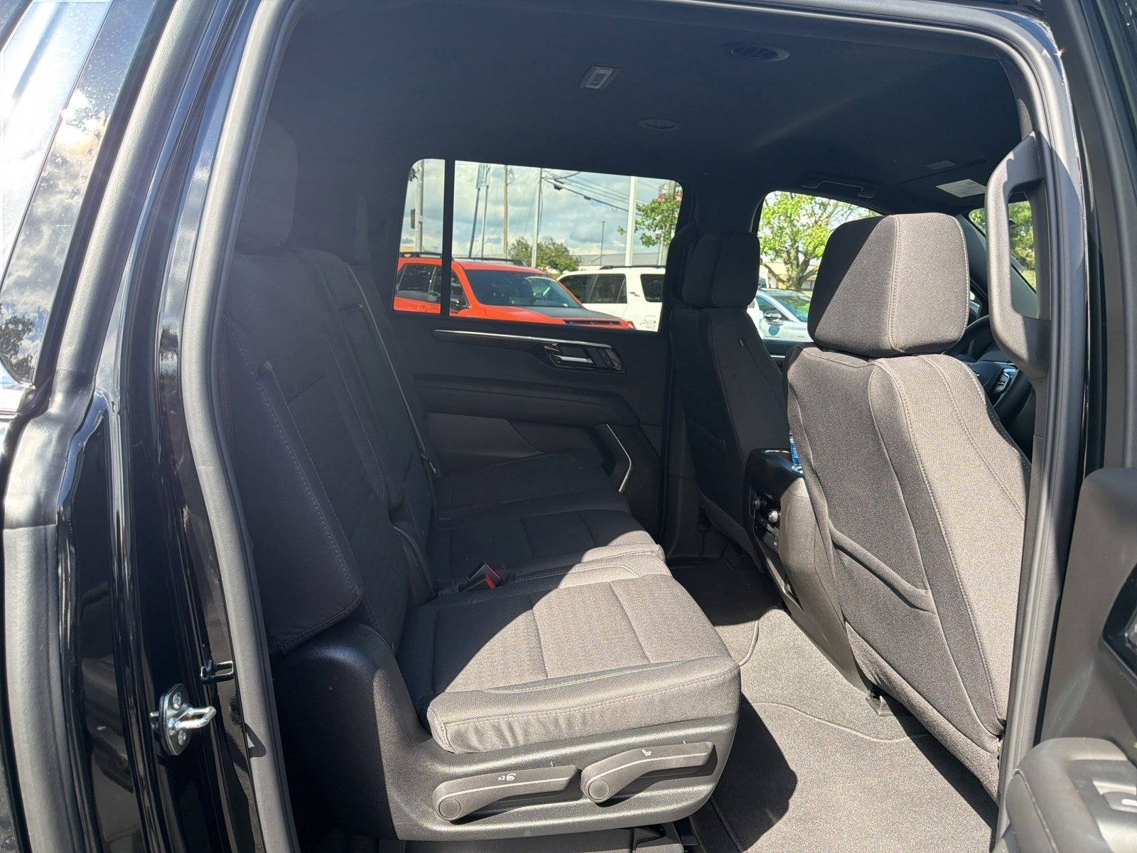 Used 2026 Chevrolet Suburban LS AWD/4WD image 27