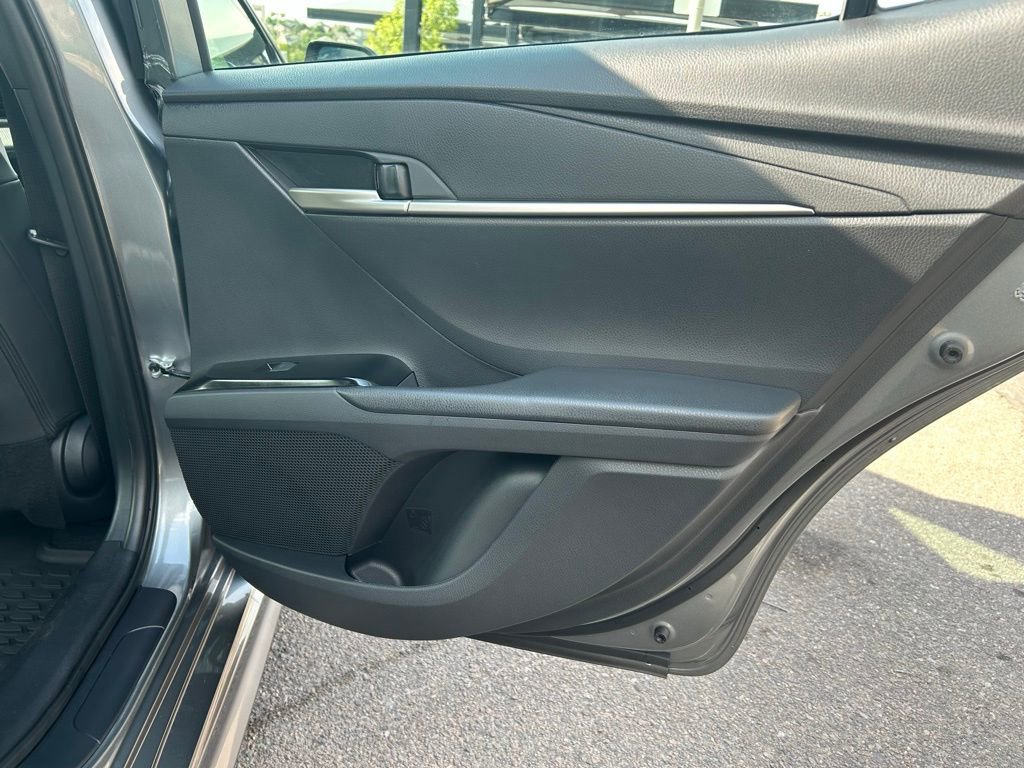 Used 2025 Toyota Camry SE image 28