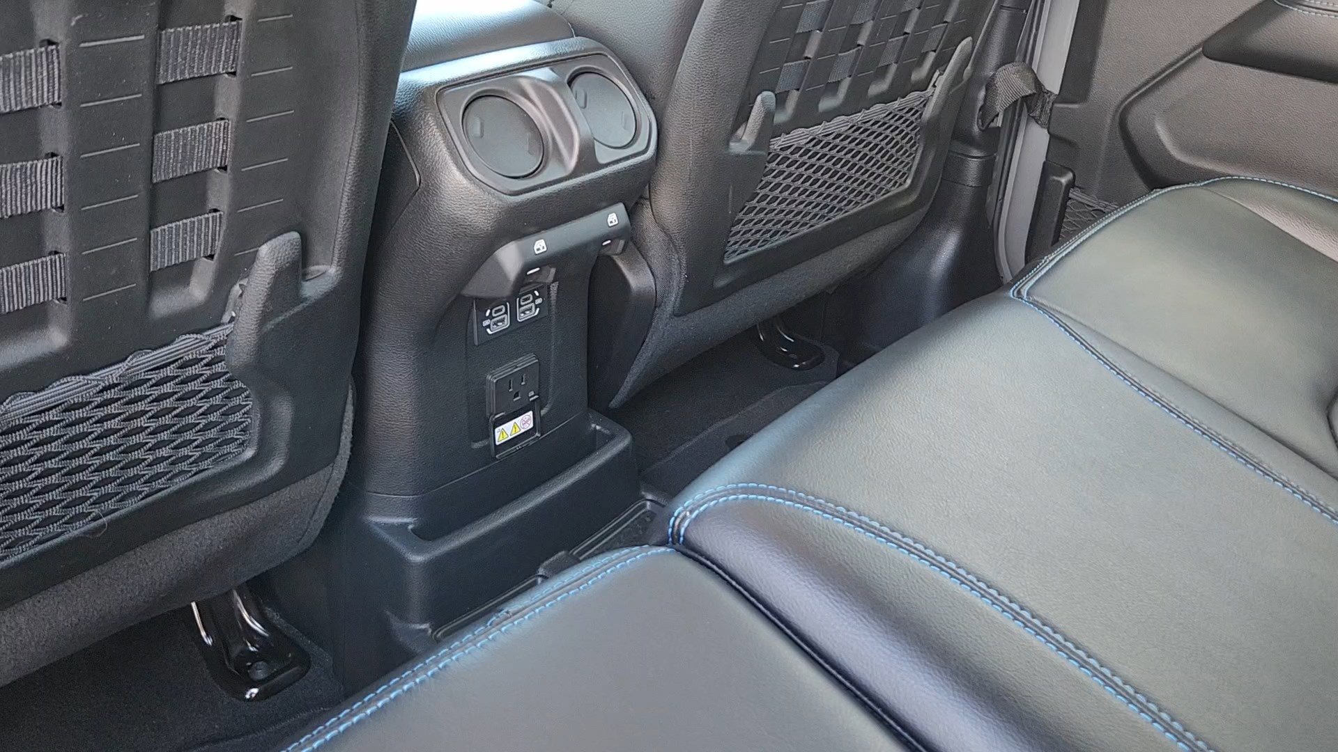 Used 2023 Jeep Wrangler Unlimited Rubicon 4xe w/ Steel Bumper Group image 17