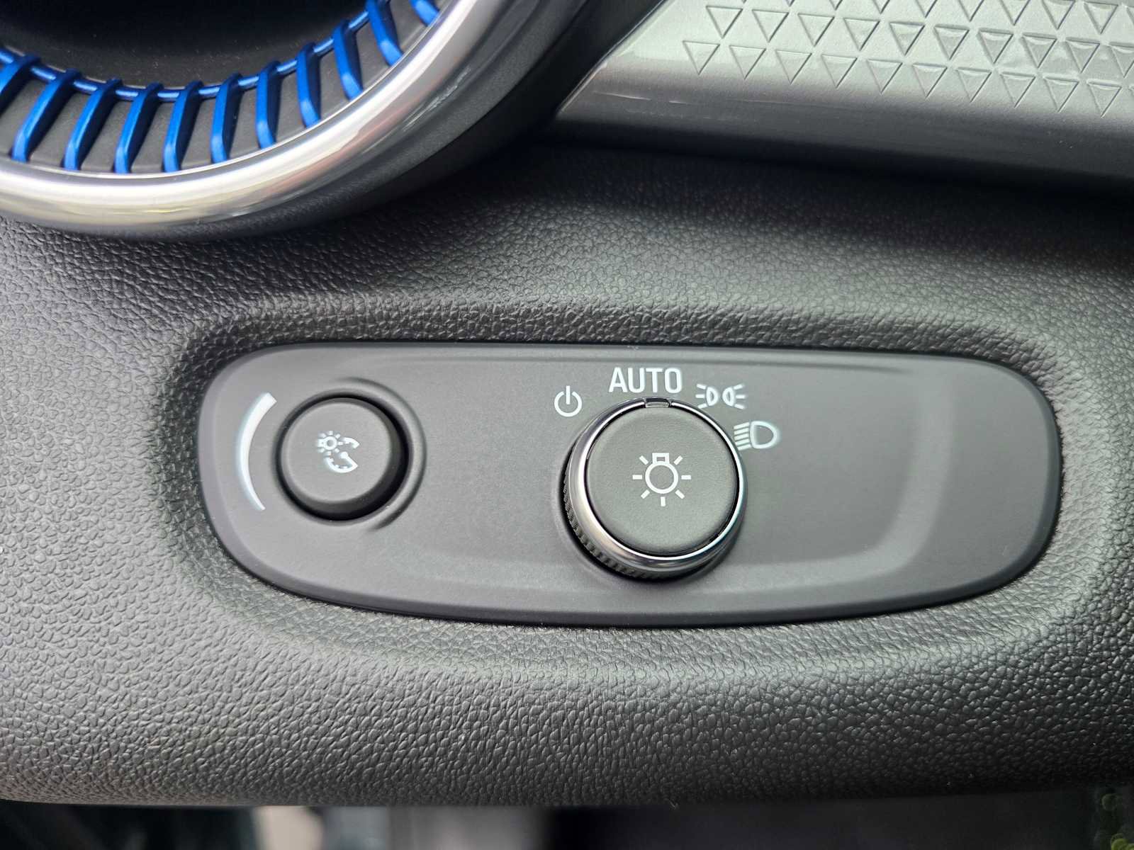 Used 2025 Chevrolet Trax LT image 24