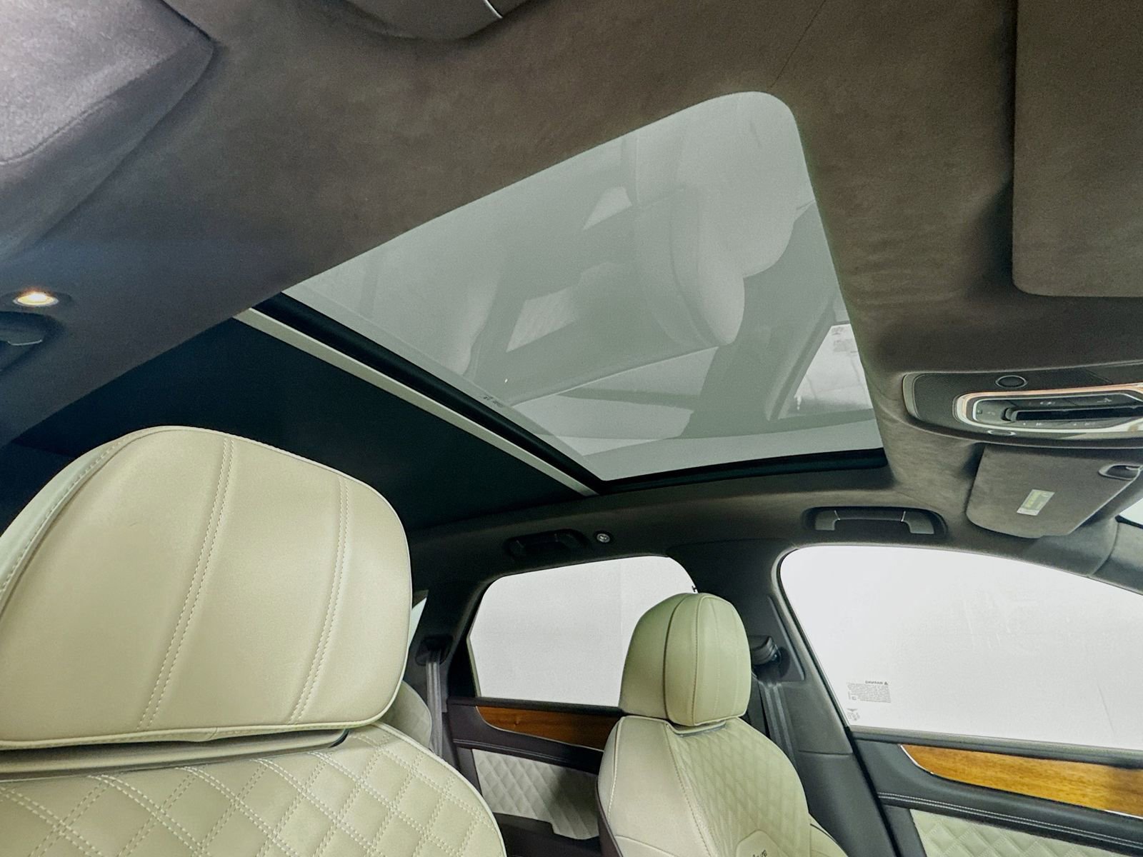 Certified 2023 Bentley Bentayga image 21