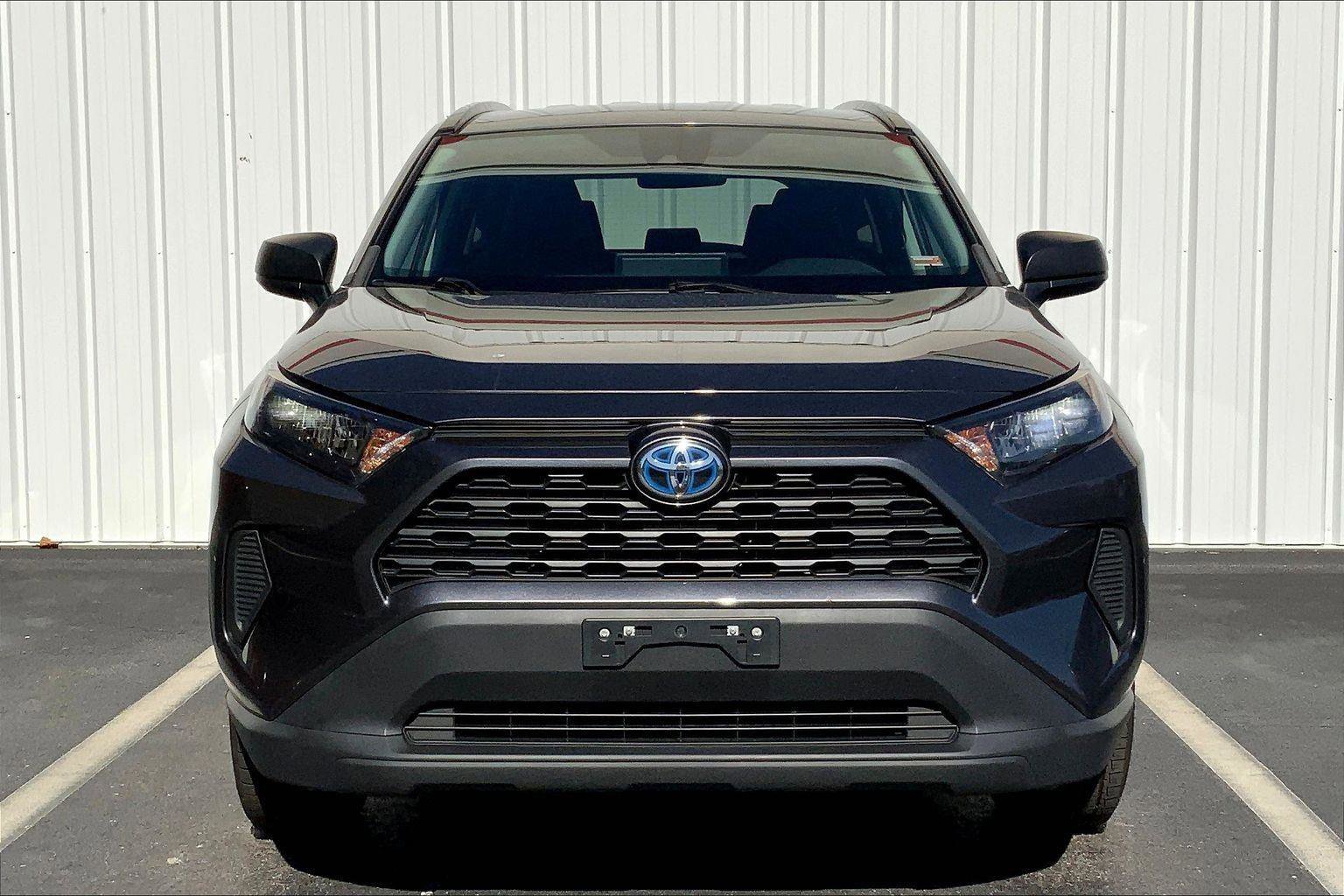 Used 2022 Toyota RAV4 LE image 3