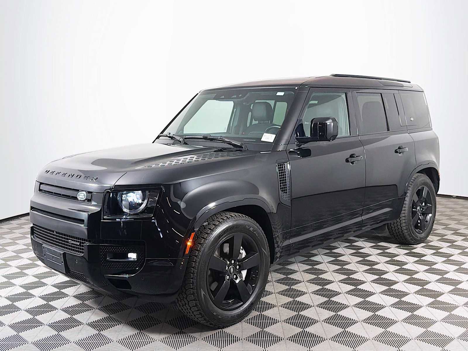 Used 2023 Land Rover Defender 110 X-Dynamic SE AWD/4WD image 1