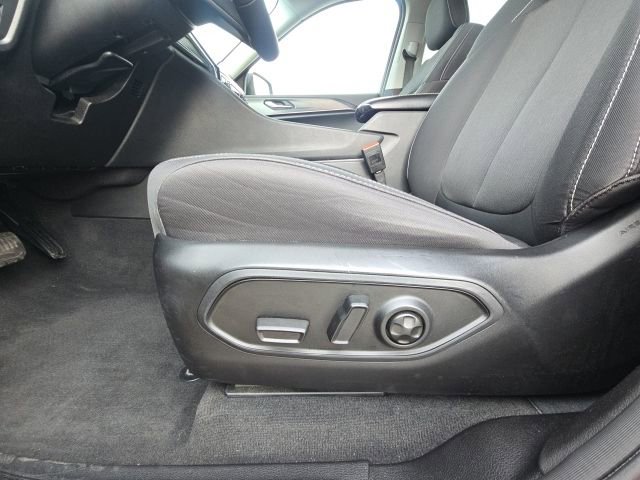 Used 2023 Jeep Grand Cherokee Laredo w/ Luxury Tech Group I RWD image 22