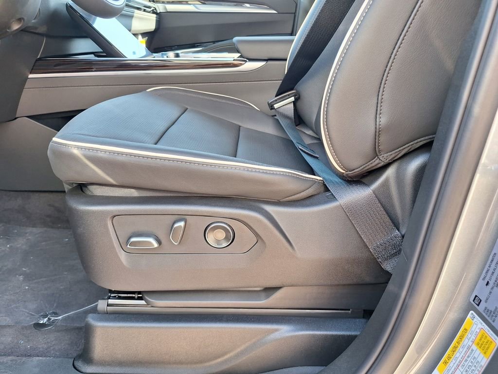 New 2026 Cadillac Escalade ESV Luxury w/ LPO, Radiant Package image 32