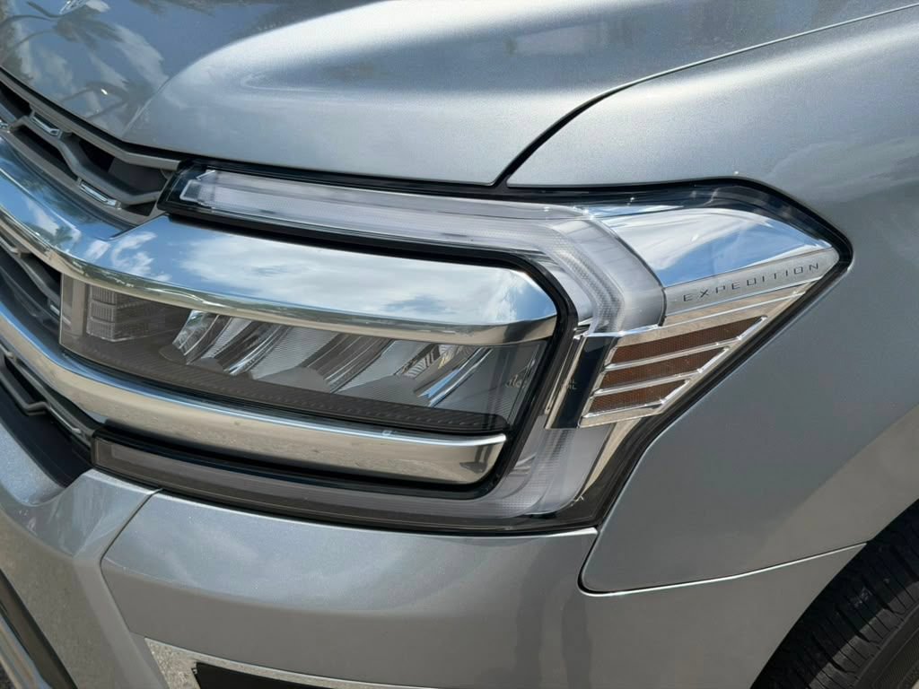Used 2023 Ford Expedition Platinum RWD image 5
