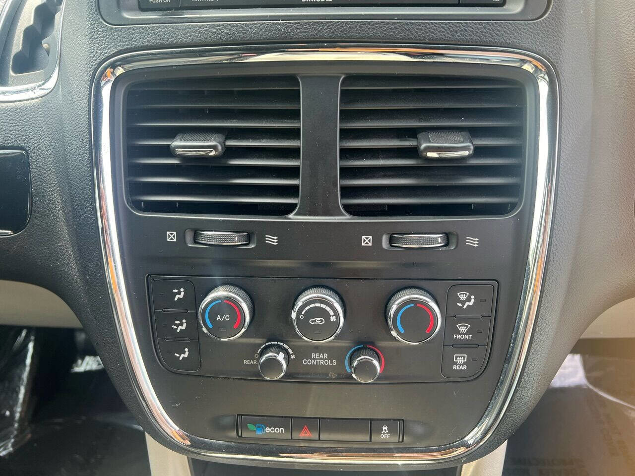 Used 2019 Dodge Grand Caravan SXT image 22