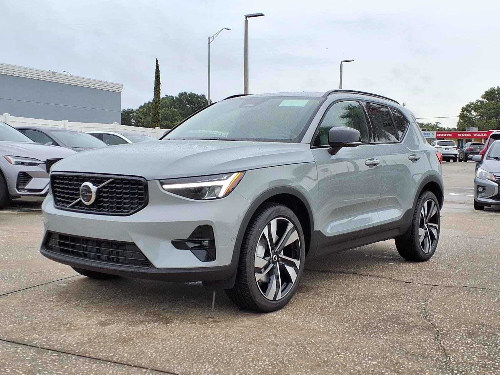 New 2026 Volvo XC40 B5 Plus w/ Protection Package Premier AWD/4WD image 3