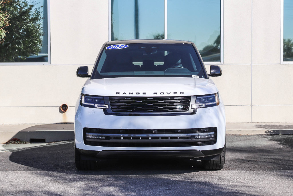 Used 2024 Land Rover Range Rover SE AWD/4WD image 2