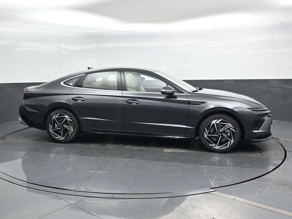 New 2026 Hyundai Sonata SEL FWD image 3