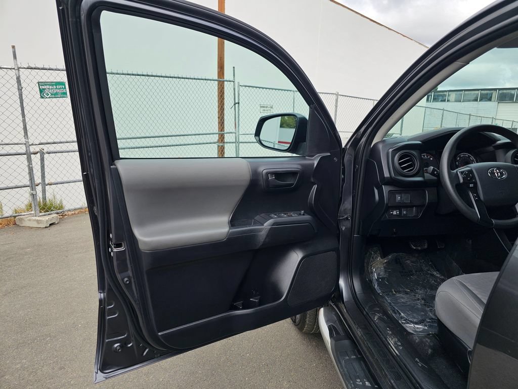 Used 2020 Toyota Tacoma SR AWD/4WD image 18