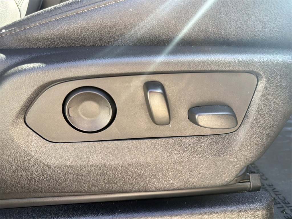 Used 2023 Chevrolet Tahoe Z71 w/ Luxury Package image 17