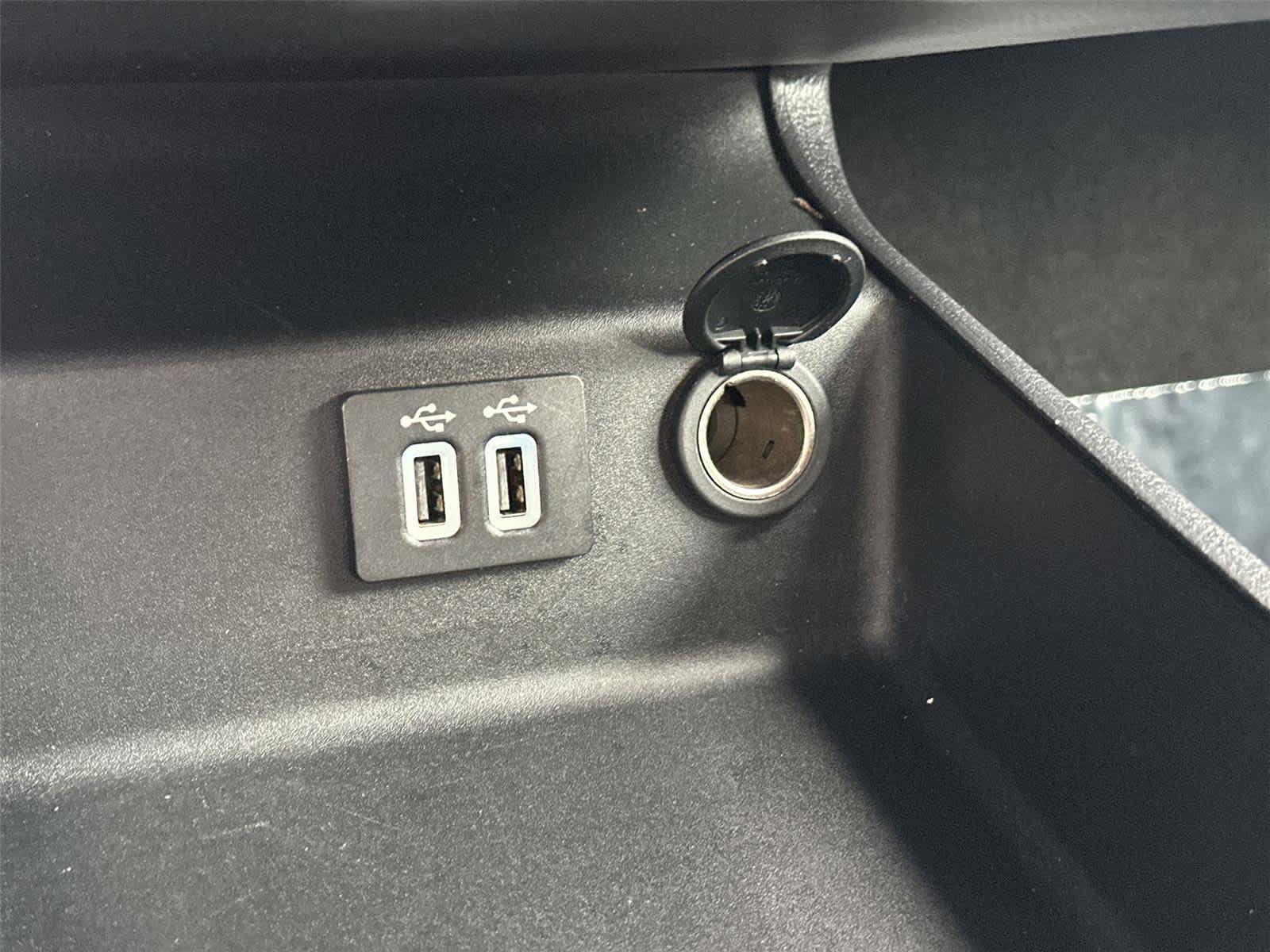 Used 2020 Ford Fusion SE FWD image 35