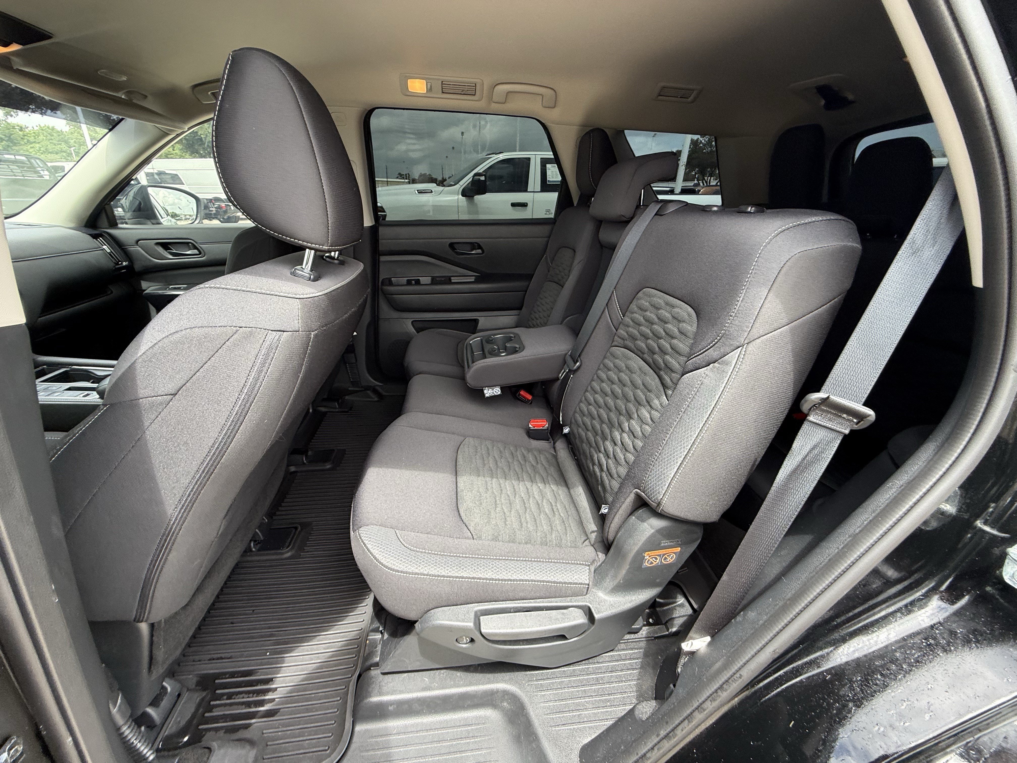Used 2024 Nissan Pathfinder SV w/ Black Appearance Package FWD image 30