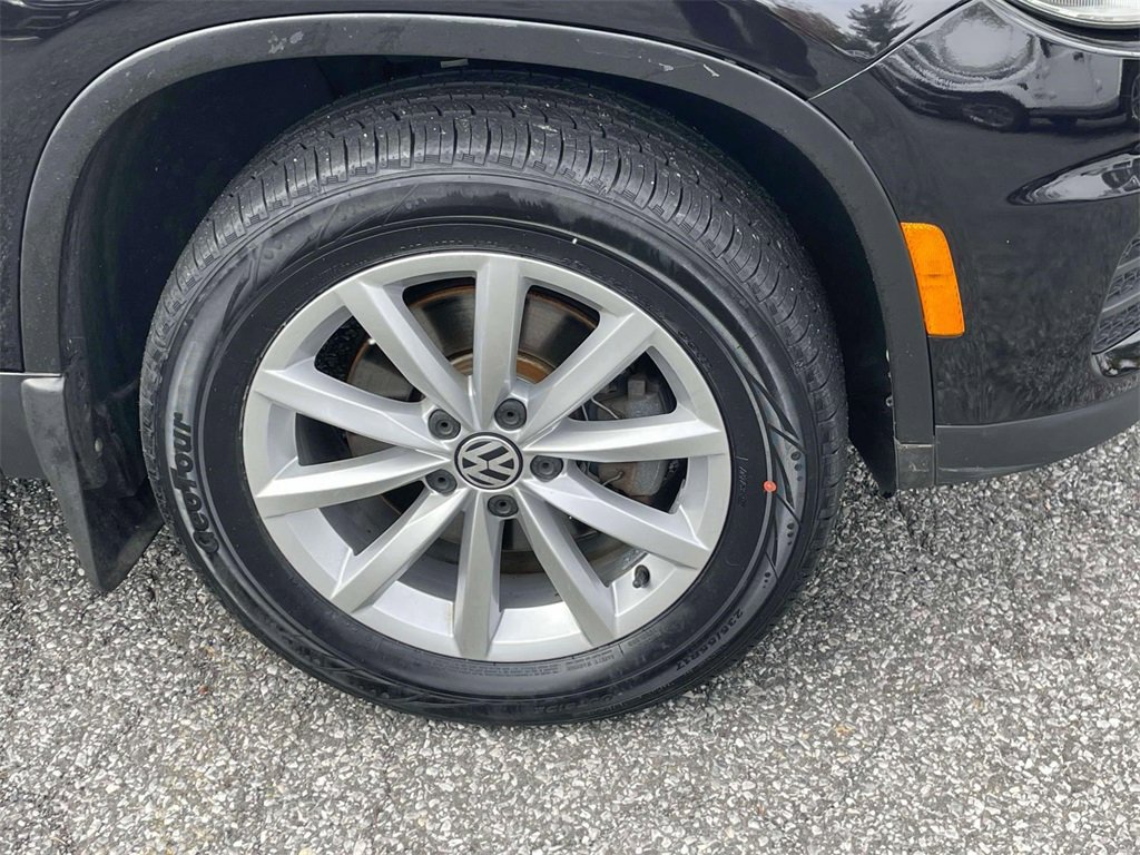 Used 2017 Volkswagen Tiguan Wolfsburg Edition image 9