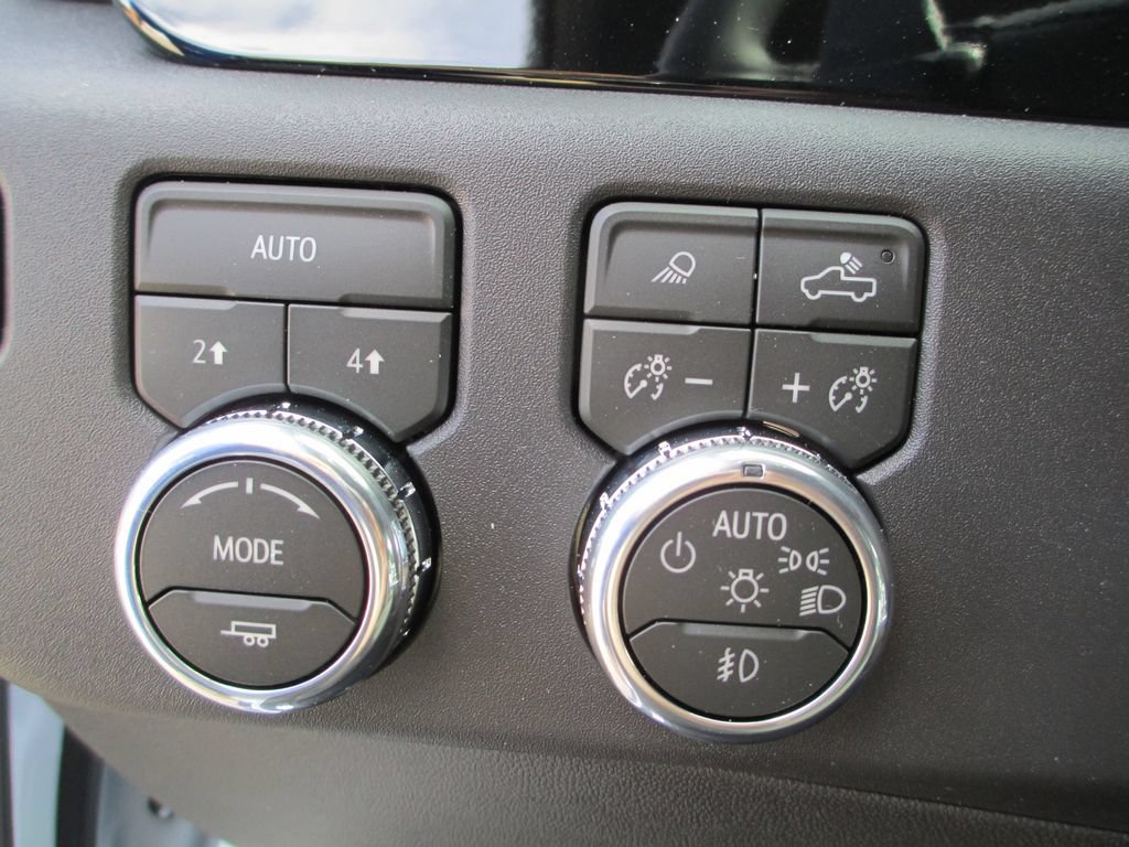 New 2026 GMC Sierra 1500 SLT w/ SLT Premium Package AWD/4WD image 17