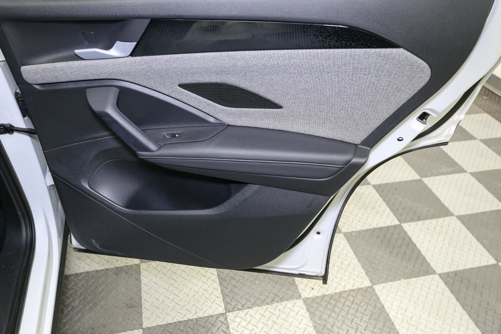 Used 2025 Volkswagen Tiguan S image 22