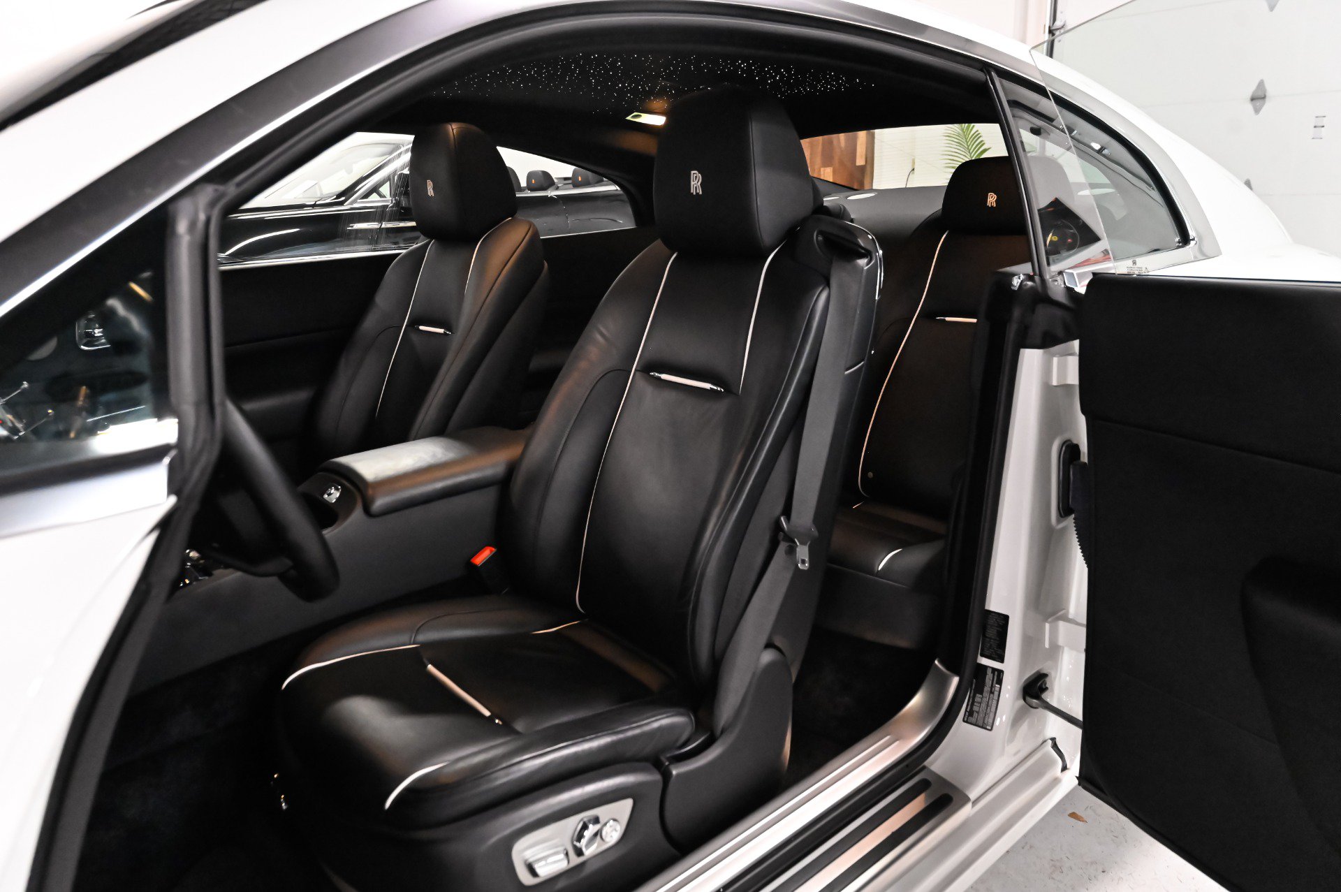 Used 2017 Rolls-Royce Wraith RWD image 7