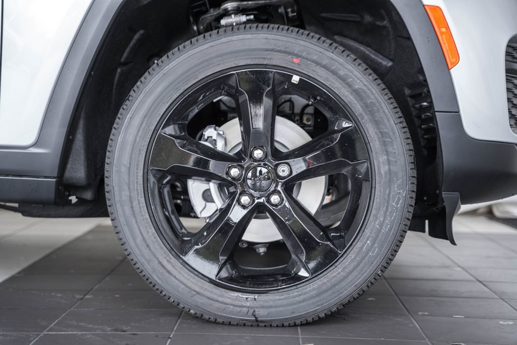 New 2025 Jeep Grand Cherokee Altitude image 16