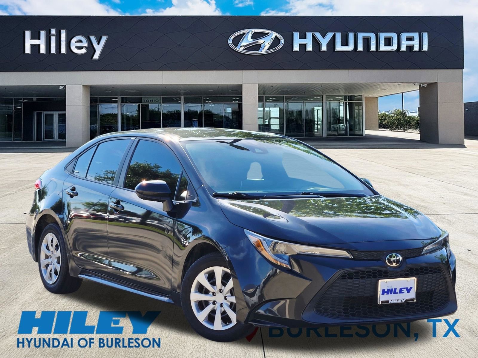 Used 2020 Toyota Corolla LE image 1