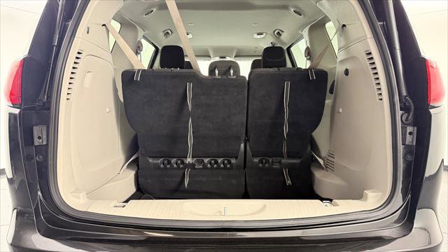 Used 2022 Chrysler Voyager LX FWD image 17
