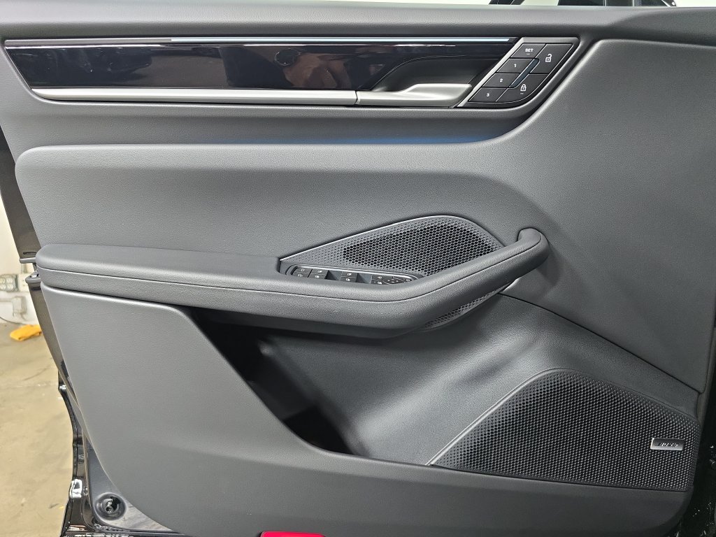 New 2026 Porsche Macan Electric RWD image 22