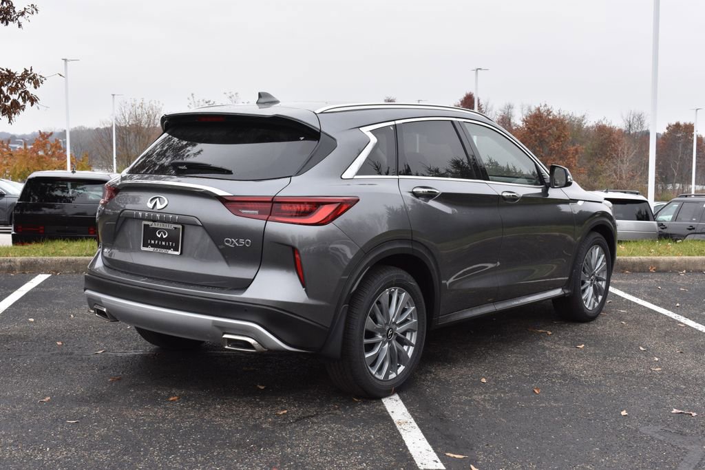 New 2025 INFINITI QX50 Luxe image 3