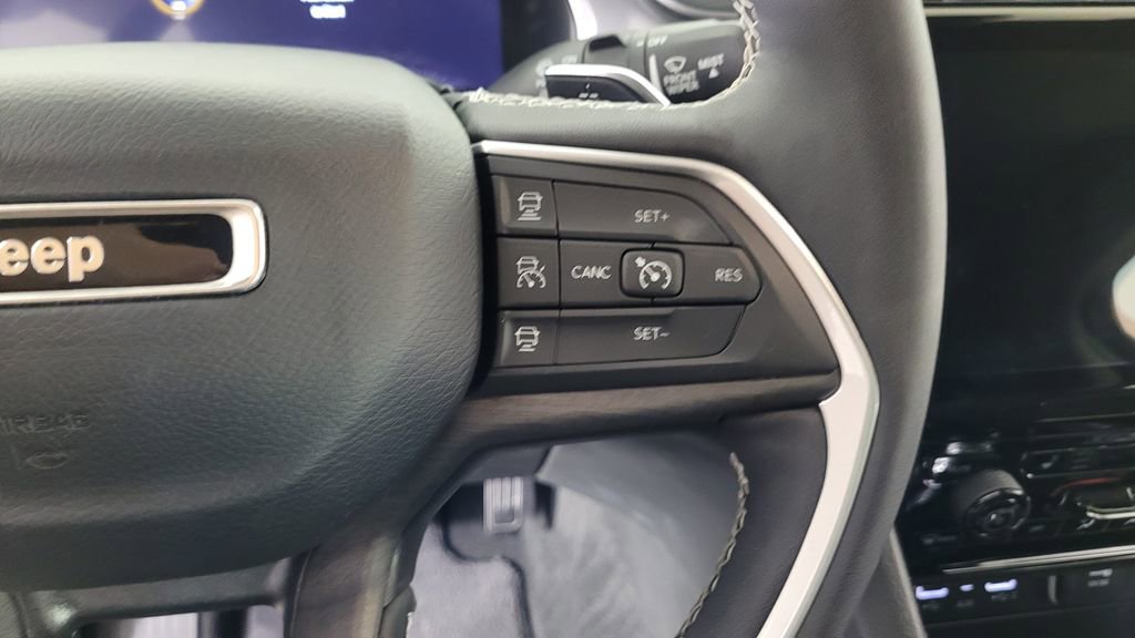 Used 2023 Jeep Grand Cherokee Limited image 18