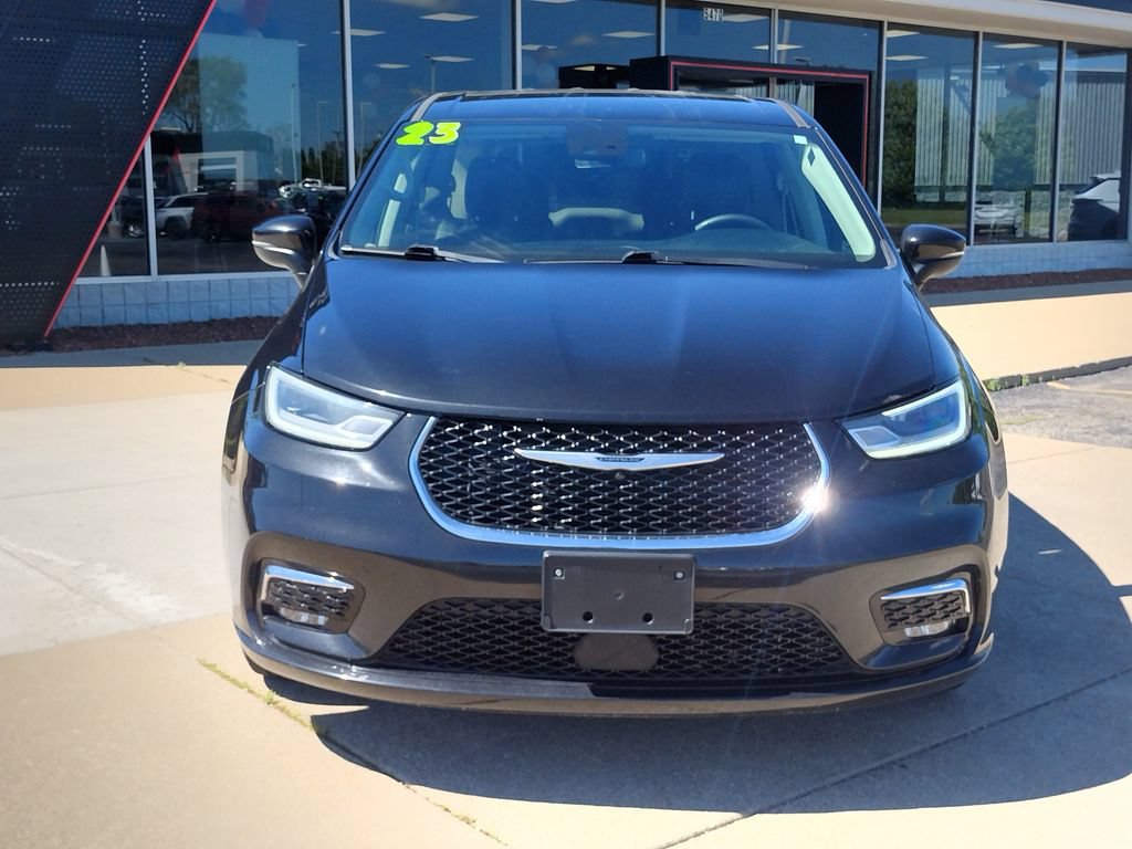 Used 2023 Chrysler Pacifica Touring-L FWD image 13