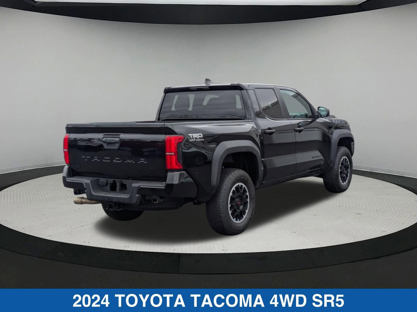 Used 2024 Toyota Tacoma TRD Off-Road AWD/4WD image 4