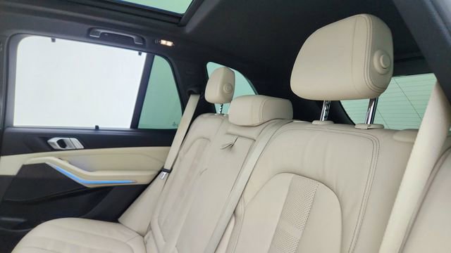 Used 2022 BMW X5 xDrive45e w/ M Sport Package image 30