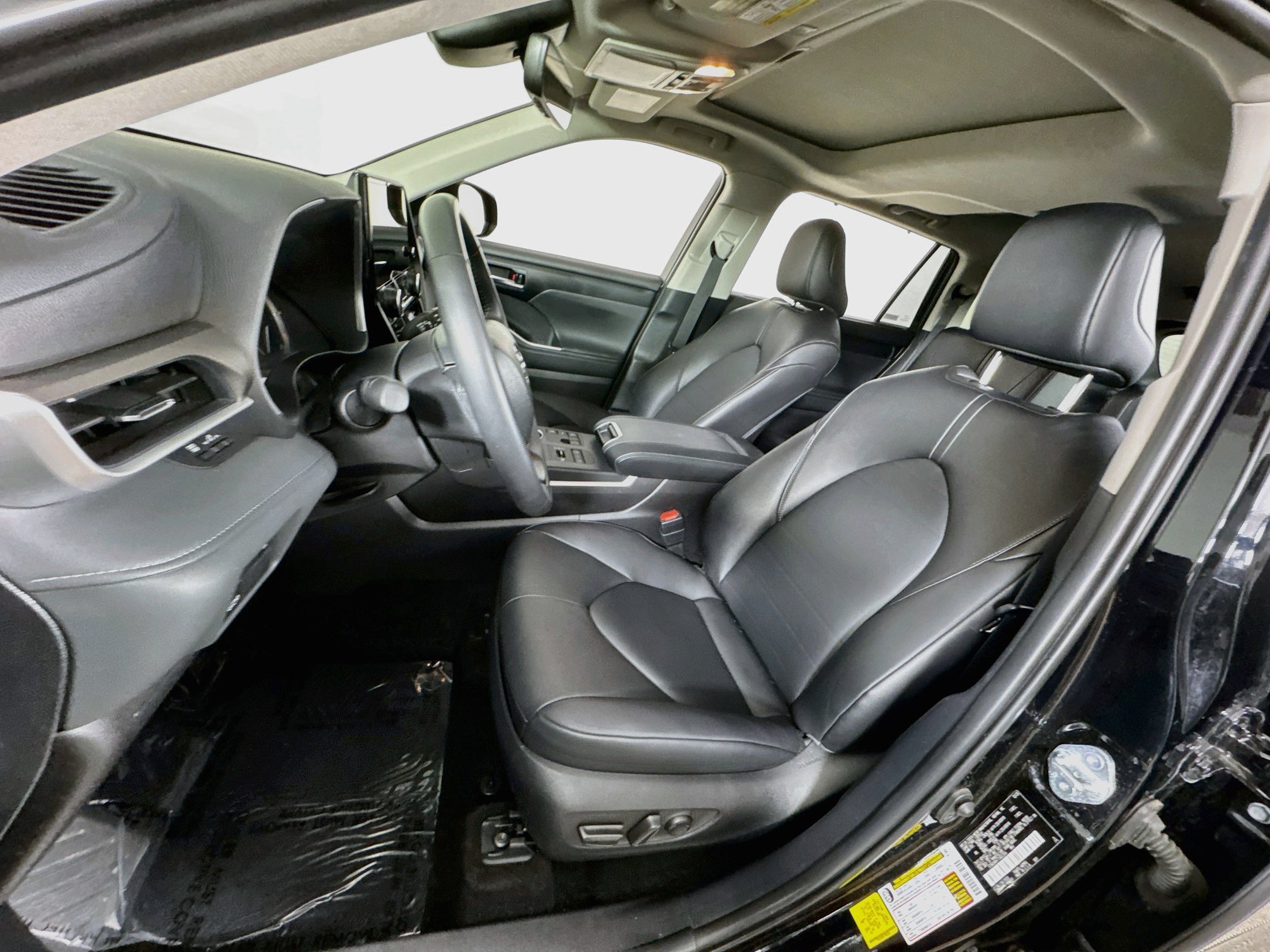 Certified 2026 Toyota Highlander XLE AWD/4WD image 12