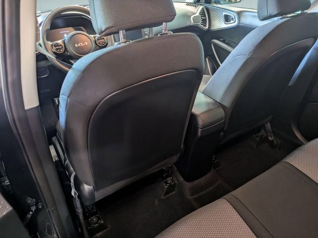 Used 2025 Kia Soul LX w/ LX Technology Package FWD image 26