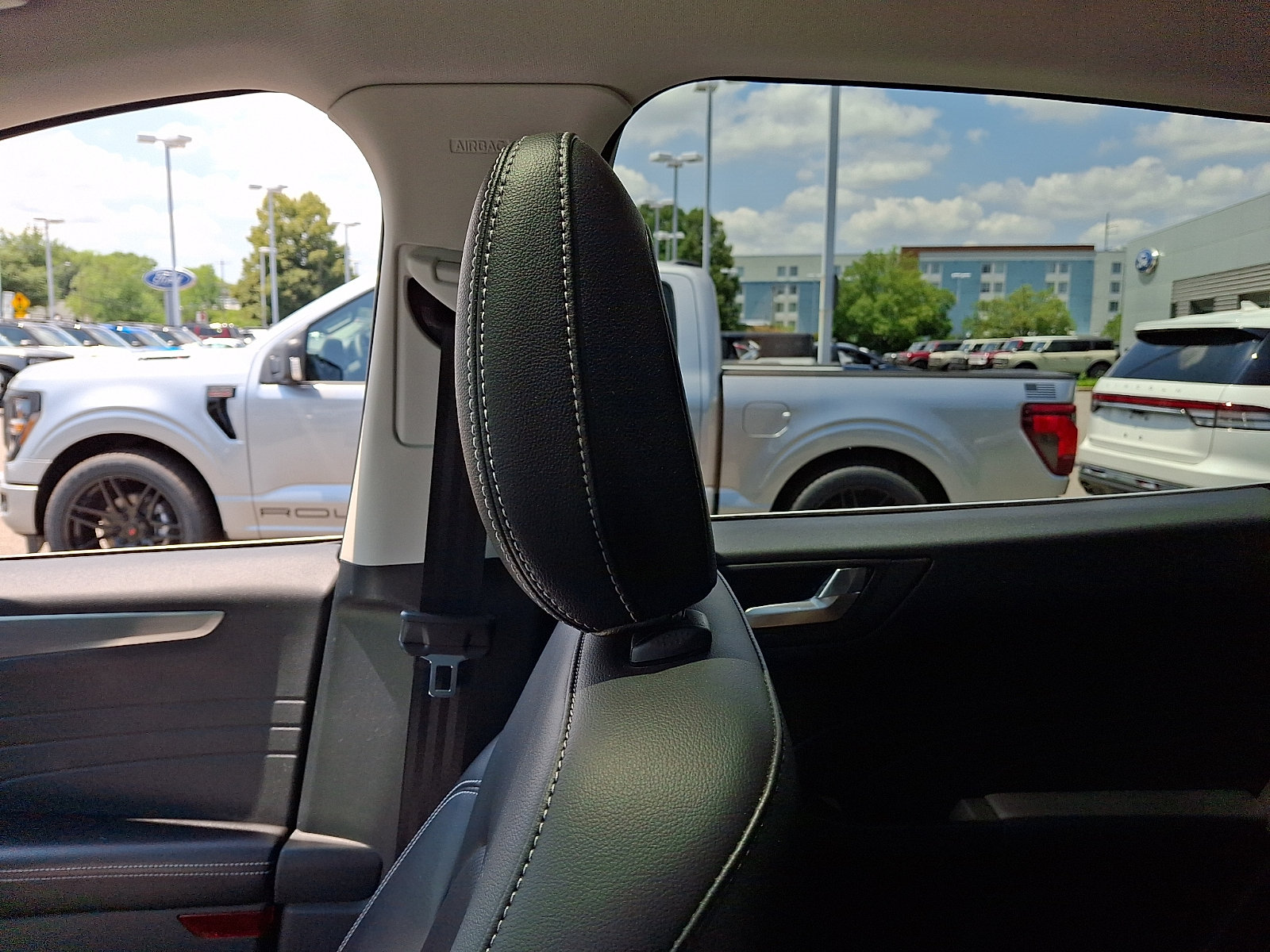 Certified 2022 Ford Escape Titanium AWD/4WD image 16