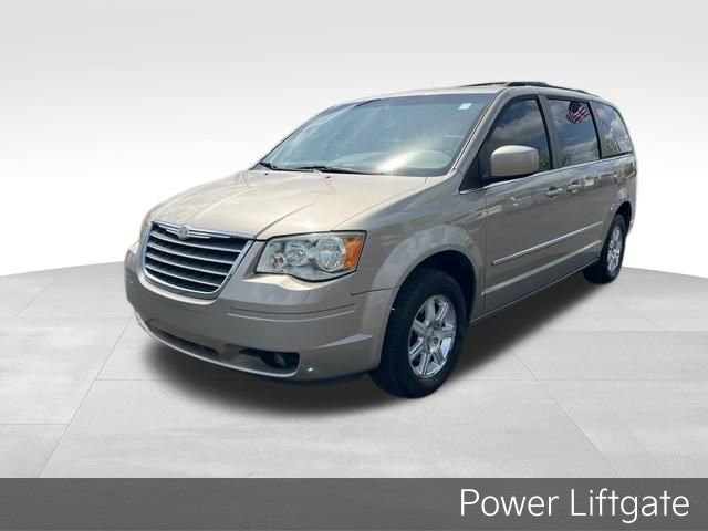 Used 2009 Chrysler Town & Country Touring image 3